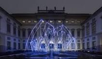 Effetti laser sulla facciata di Villa Reale a Milano