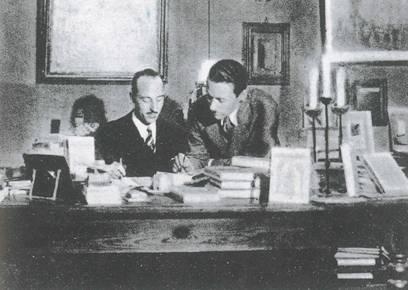 Valentino Bompiani (seduto) ed Enrico Piceni ai tempi dell' "Almanacco Letterario"